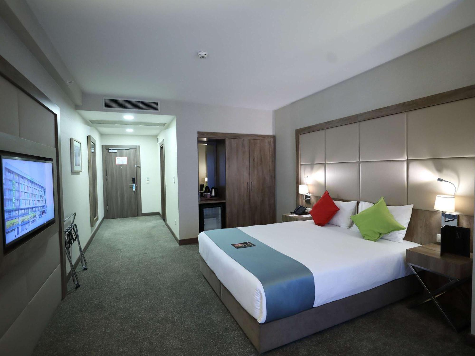 Ibis Styles Istanbul Bomonti Hotel Exterior photo