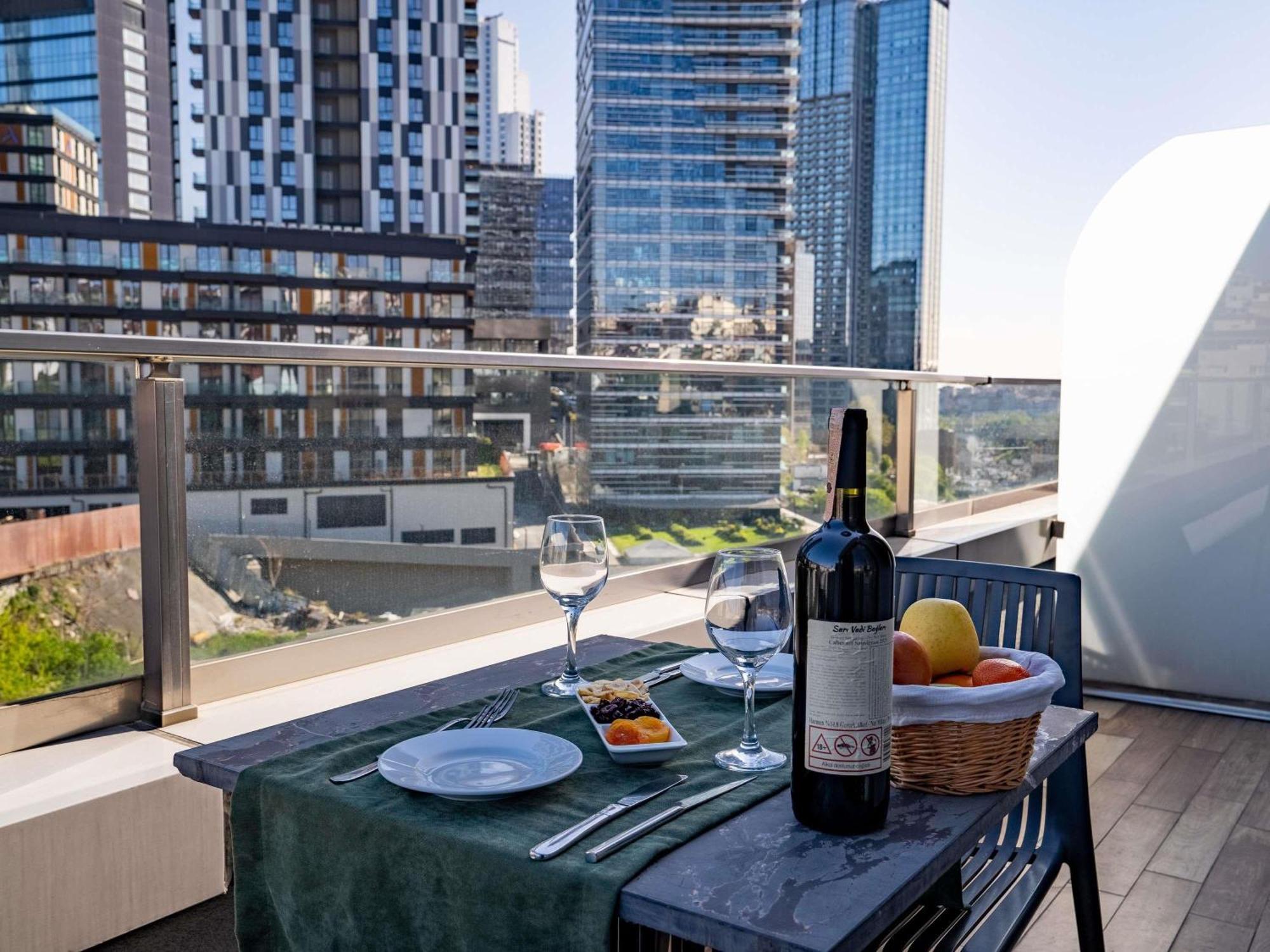 Ibis Styles Istanbul Bomonti Hotel Exterior photo